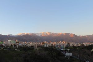 Tabiat Köprüsü'nden heybetli Tahran dağları