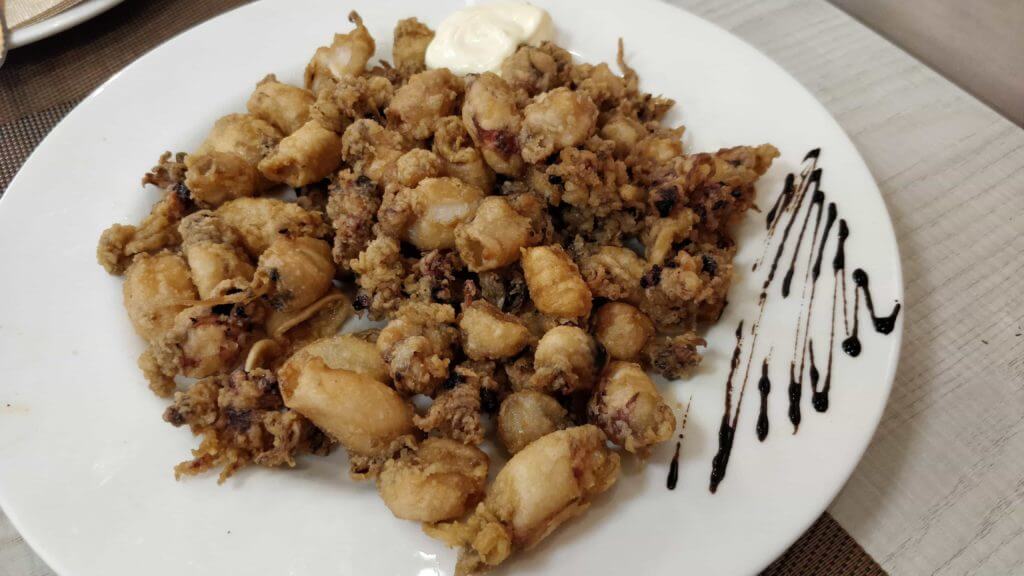 Chipirones (Bebek mürekkep balığı kızartması)