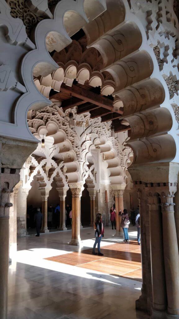 Aljaferia Sarayı sütunlar