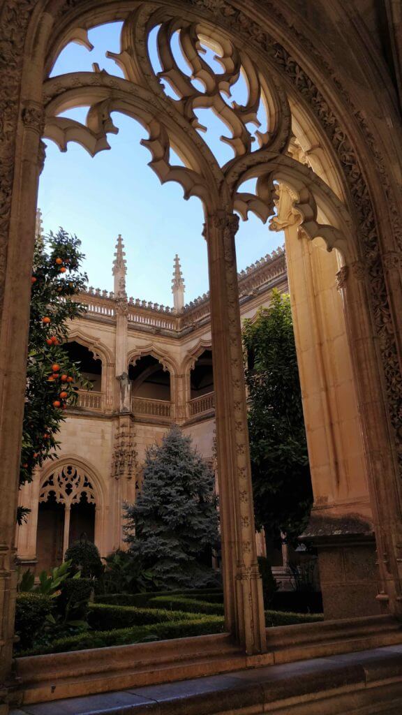 Monasterio San Juan los Reyes iç bahçesi
