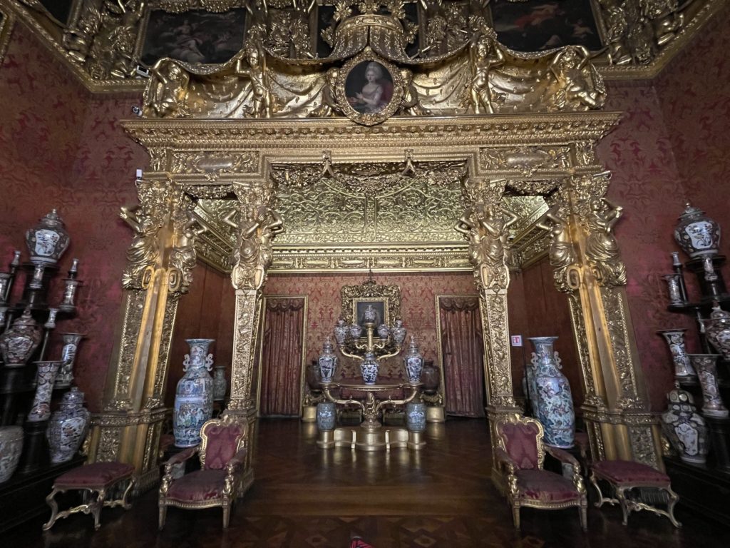 Kraliçe Odası