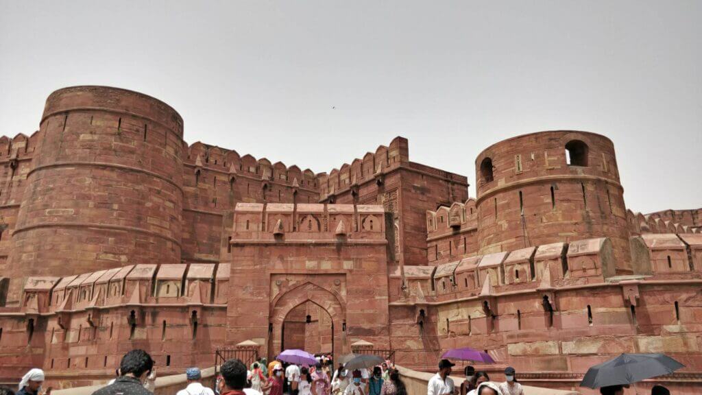 agra red fort entrance