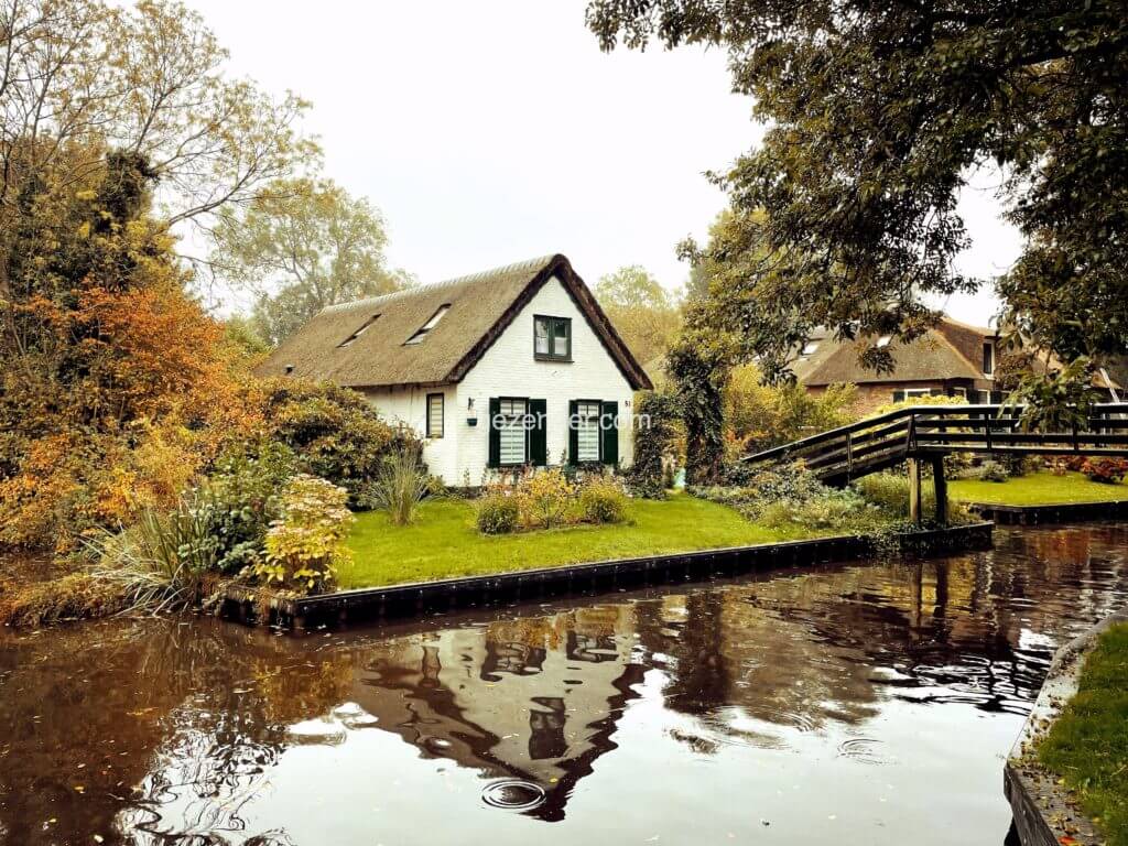 giethoorn canals and beautiful houses 4