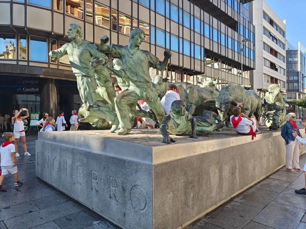 Encierro monumento pamplona