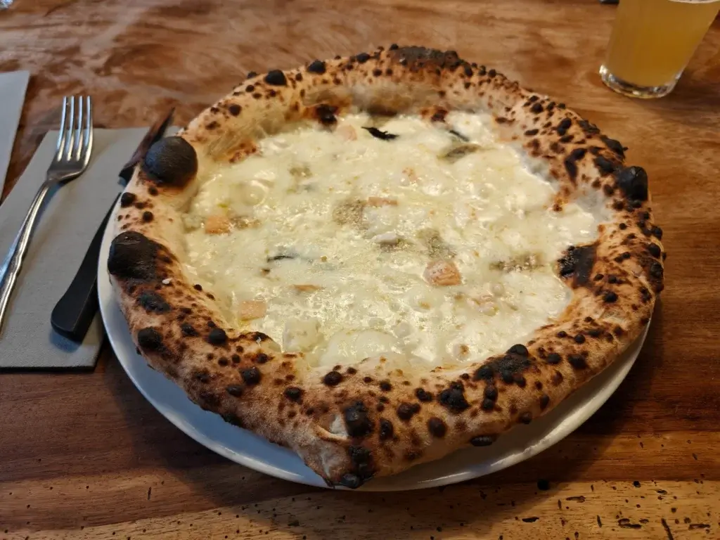 Sartoria pizzeria pizza 1